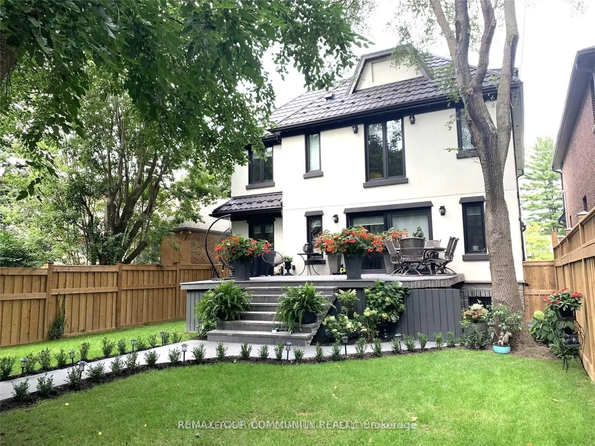 Photo 2 of 7 Van Dusen Boulevard, Etobicoke, Stonegate-Queensway — HOMEH