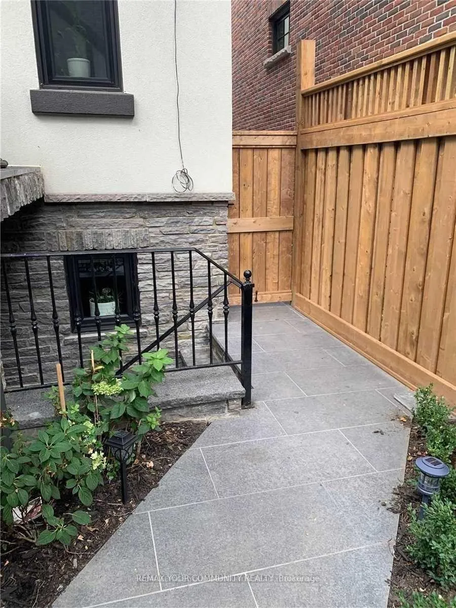 Photo 16 of 7 Van Dusen Boulevard, Etobicoke, Stonegate-Queensway — HOMEH