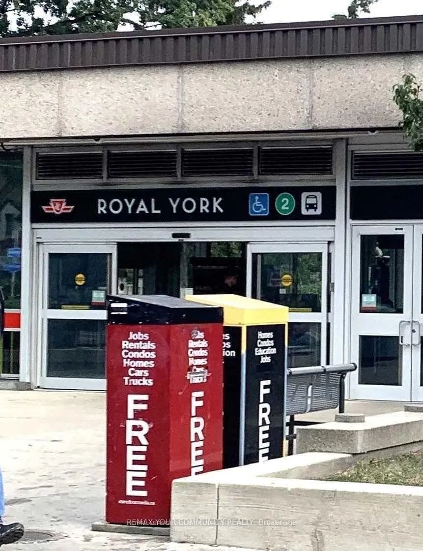 Photo 18 of 7 Van Dusen Boulevard, Etobicoke, Stonegate-Queensway — HOMEH