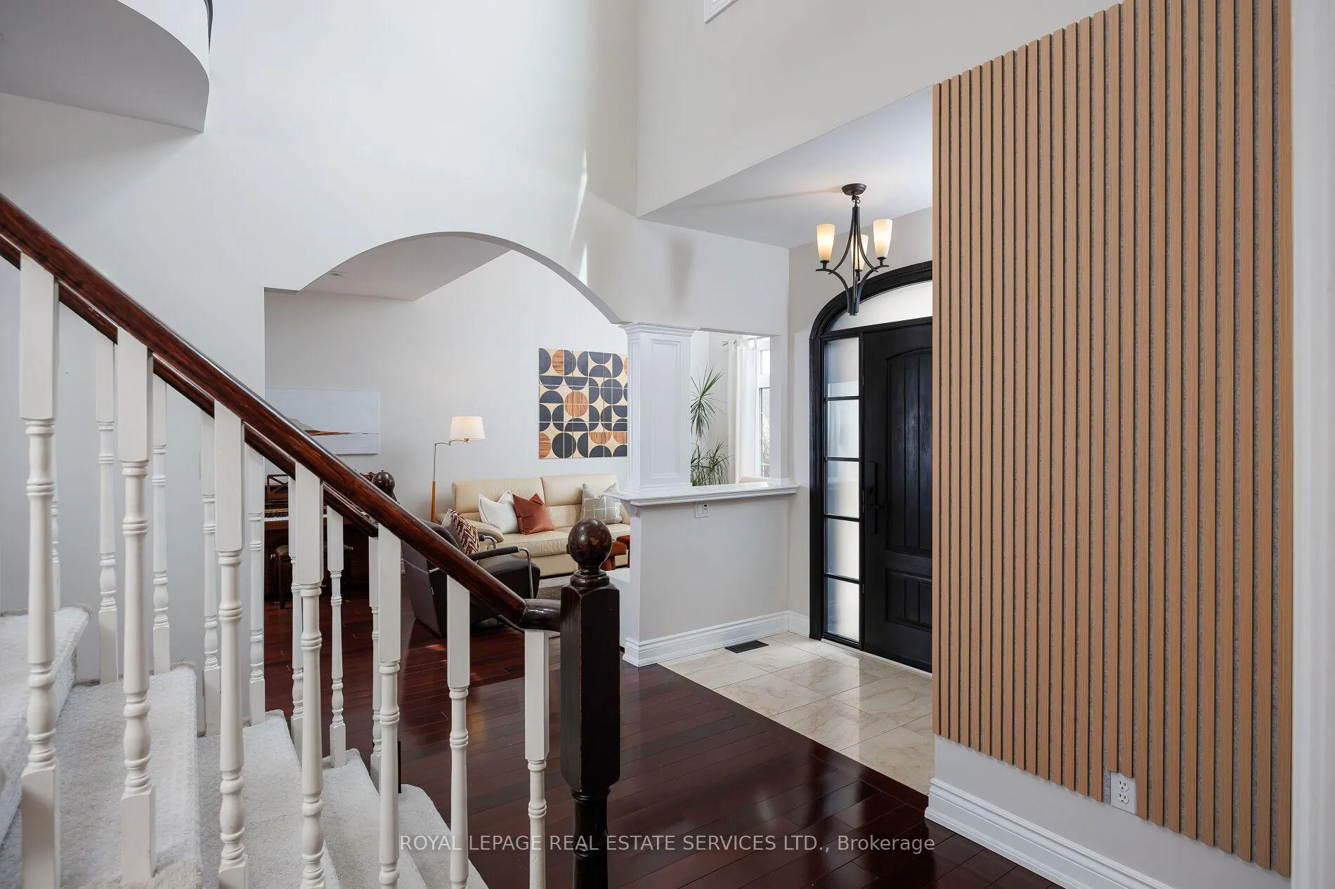 Photo 4 of 1061 Summit Ridge Drive, Oakville, West Oak Trails — HOMEH