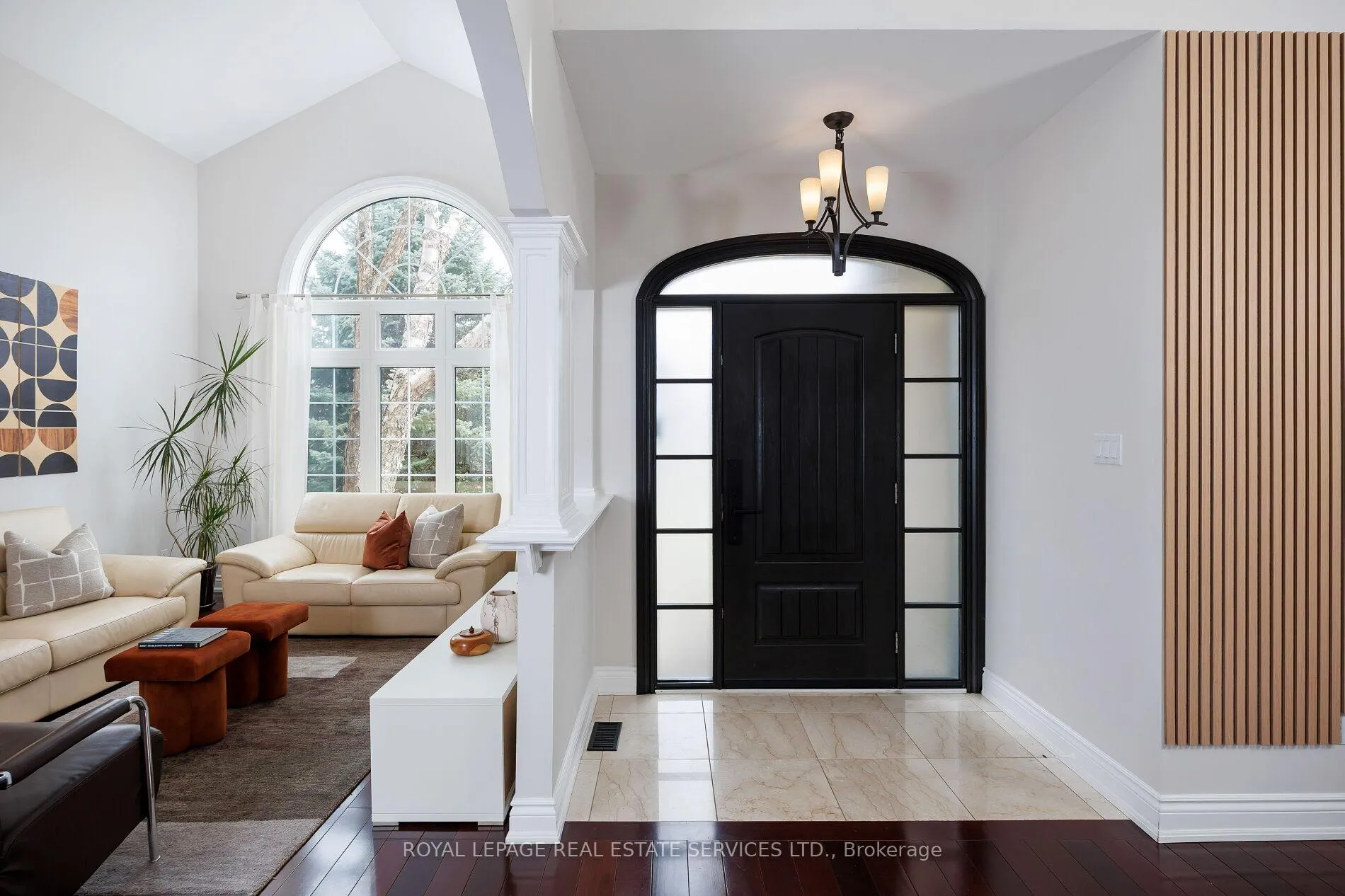 Photo 5 of 1061 Summit Ridge Drive, Oakville, West Oak Trails — HOMEH