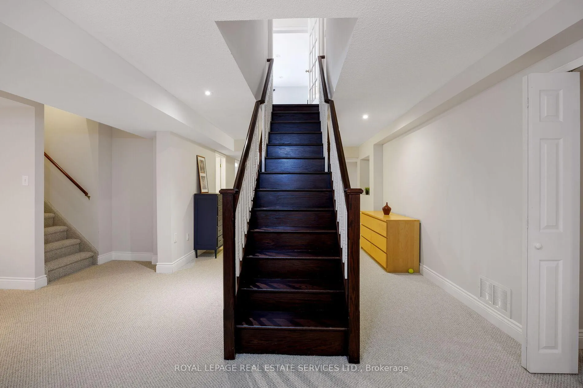 Photo 31 of 1061 Summit Ridge Drive, Oakville, West Oak Trails — HOMEH