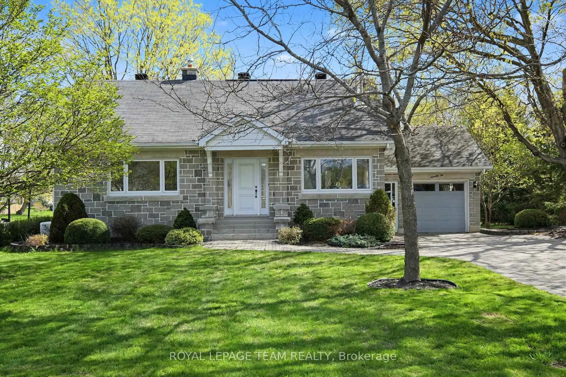 Photo 2 of 72 Fowler Street, Ottawa, Richmond — HOMEH