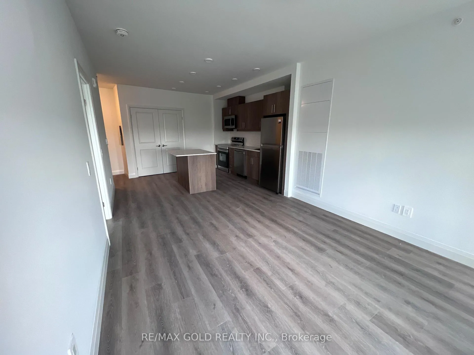 Photo 6 of Unit 806, 1333 Weber Street E, Kitchener — HOMEH