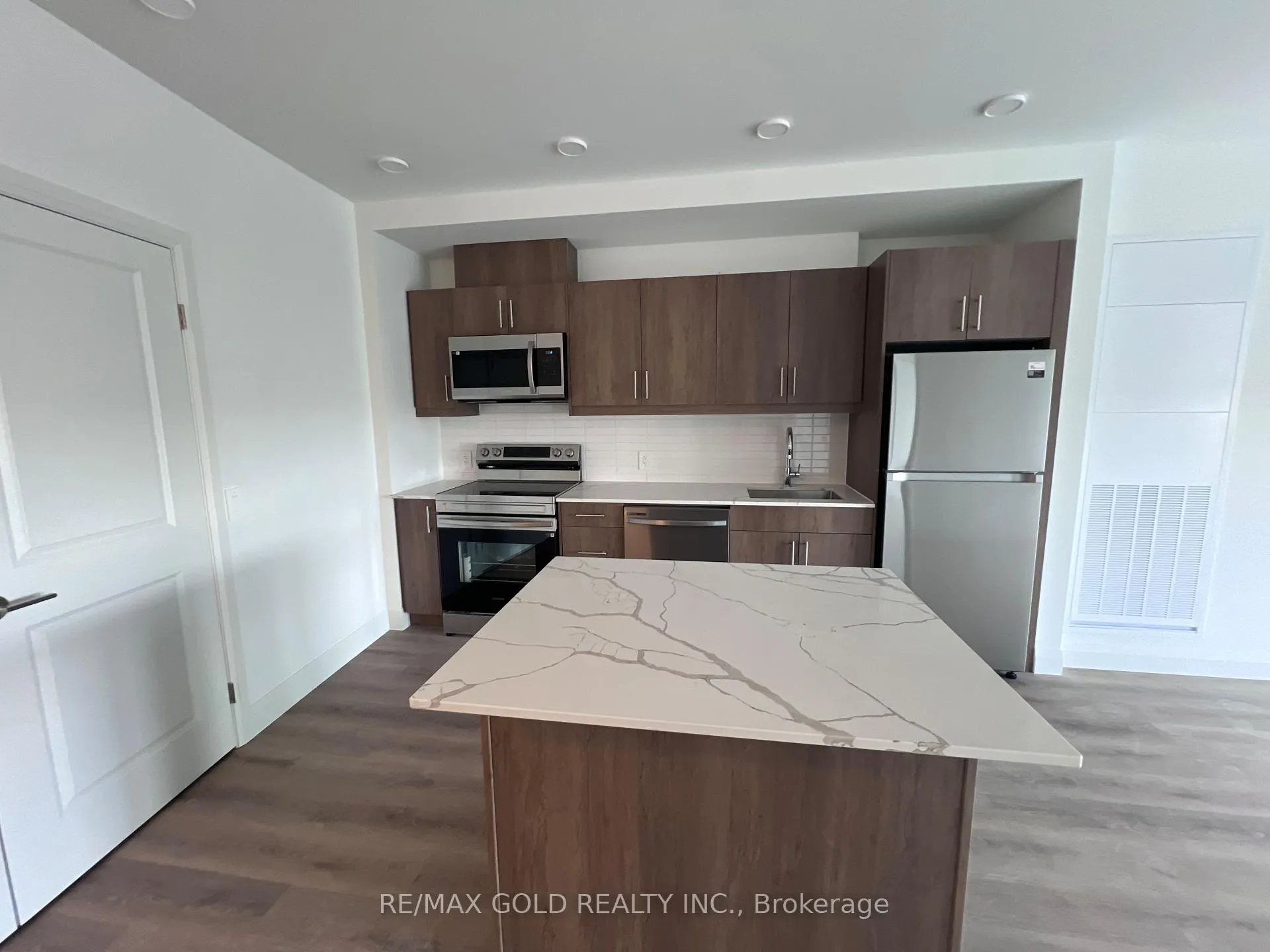 Photo 7 of Unit 806, 1333 Weber Street E, Kitchener — HOMEH