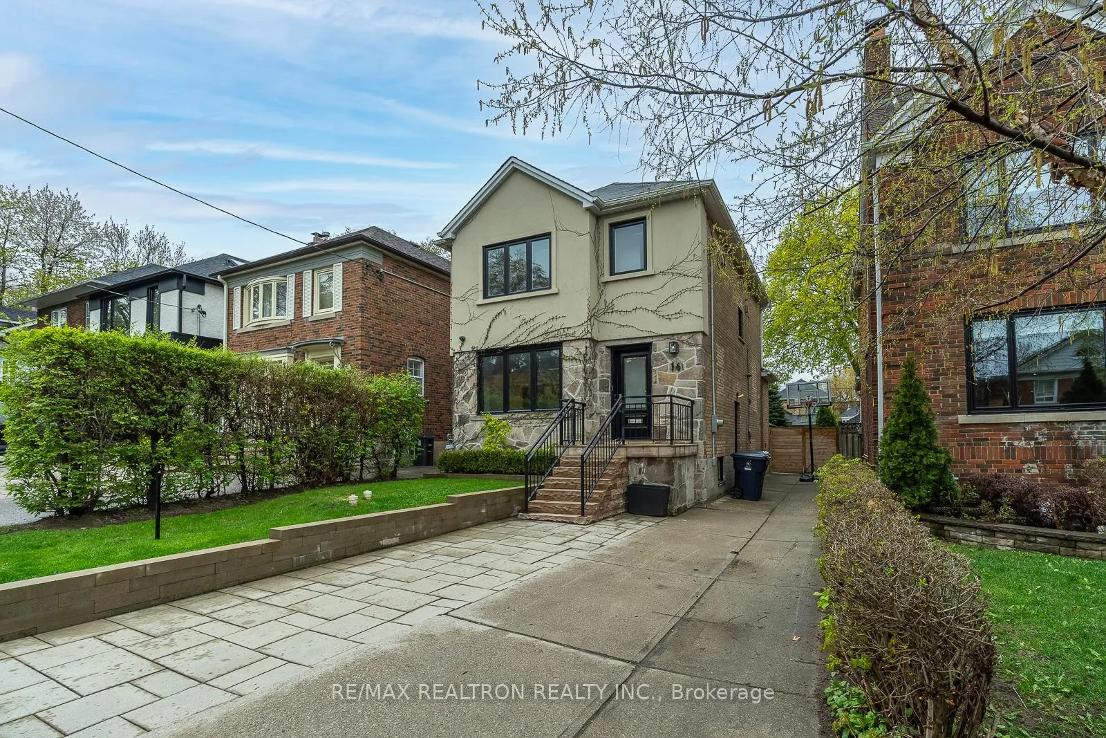Photo 2 of 16 Peveril Hill N, Toronto, Humewood-Cedarvale — HOMEH