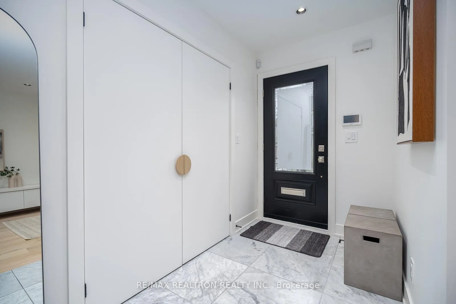 Photo 3 of 16 Peveril Hill N, Toronto, Humewood-Cedarvale — HOMEH