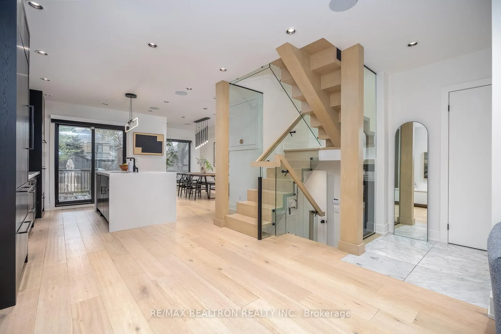 Photo 7 of 16 Peveril Hill N, Toronto, Humewood-Cedarvale — HOMEH