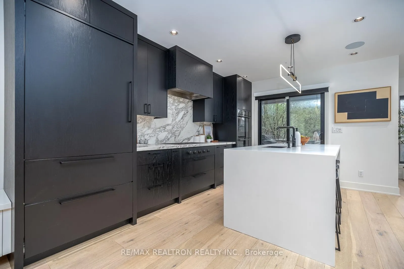 Photo 8 of 16 Peveril Hill N, Toronto, Humewood-Cedarvale — HOMEH