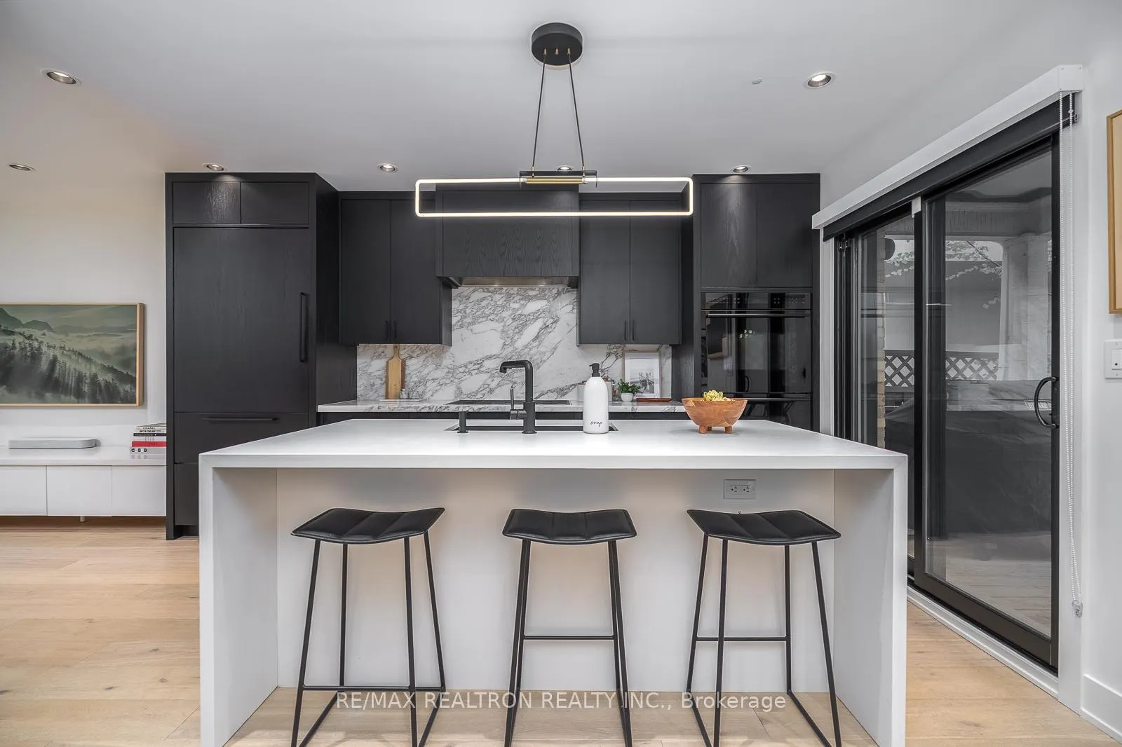 Photo 9 of 16 Peveril Hill N, Toronto, Humewood-Cedarvale — HOMEH