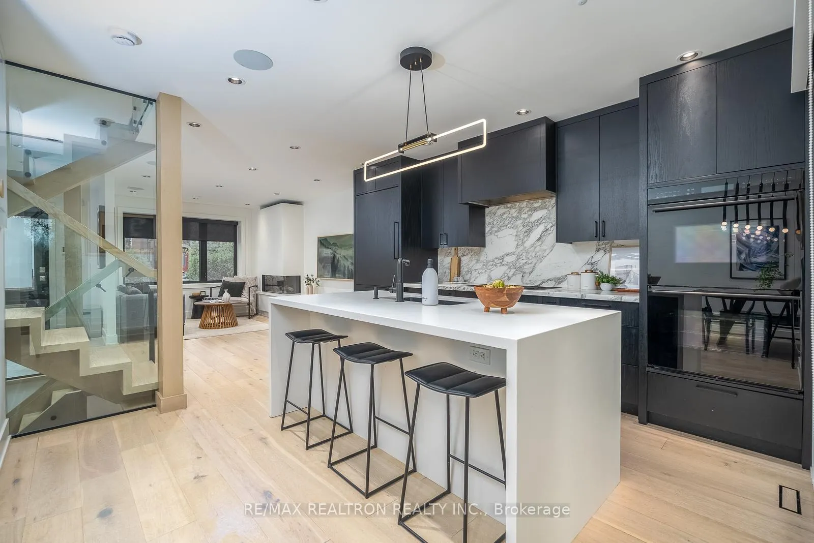 Photo 10 of 16 Peveril Hill N, Toronto, Humewood-Cedarvale — HOMEH