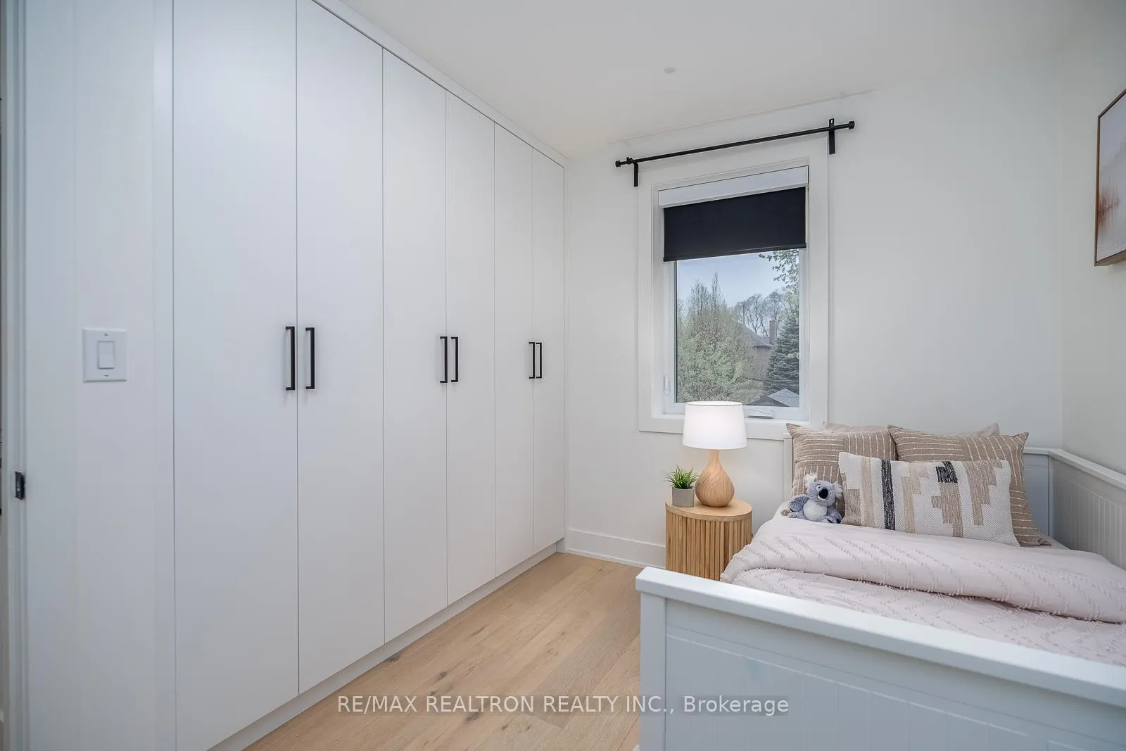 Photo 18 of 16 Peveril Hill N, Toronto, Humewood-Cedarvale — HOMEH