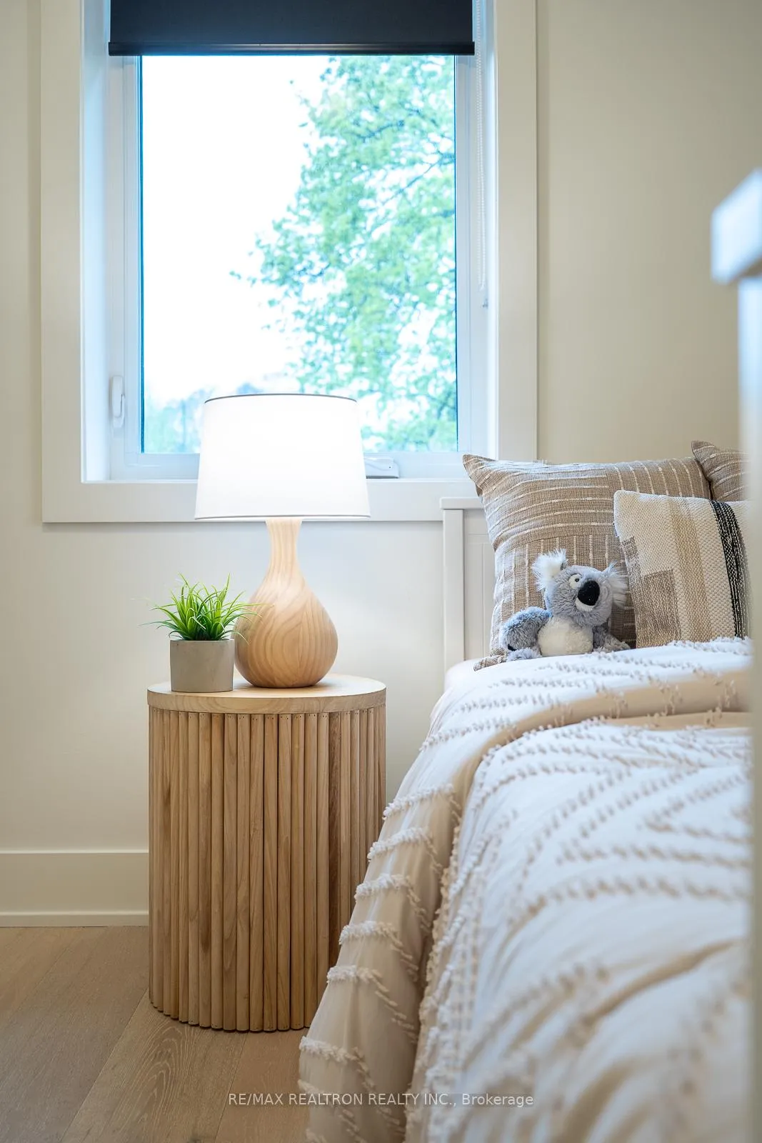 Photo 19 of 16 Peveril Hill N, Toronto, Humewood-Cedarvale — HOMEH