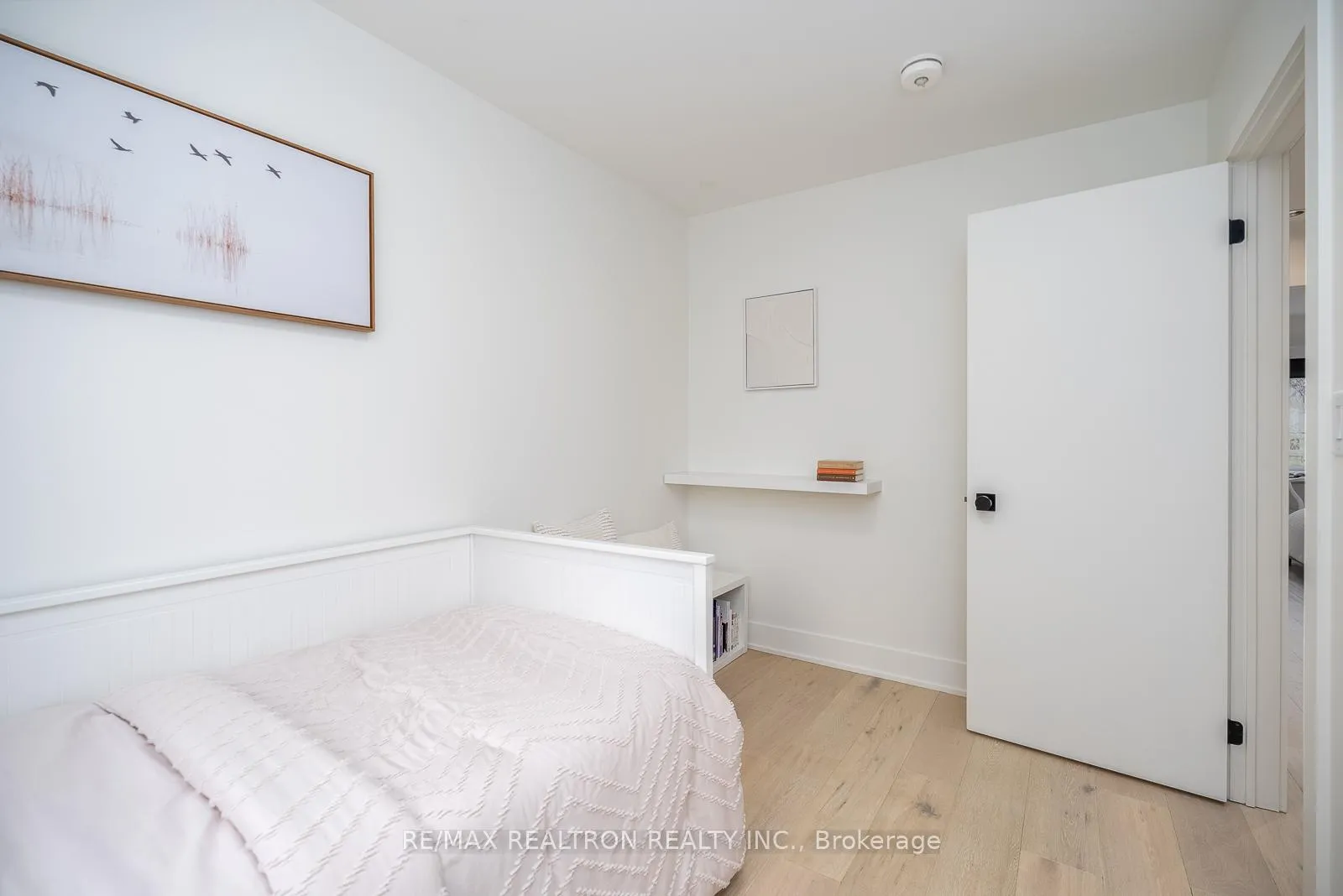 Photo 20 of 16 Peveril Hill N, Toronto, Humewood-Cedarvale — HOMEH