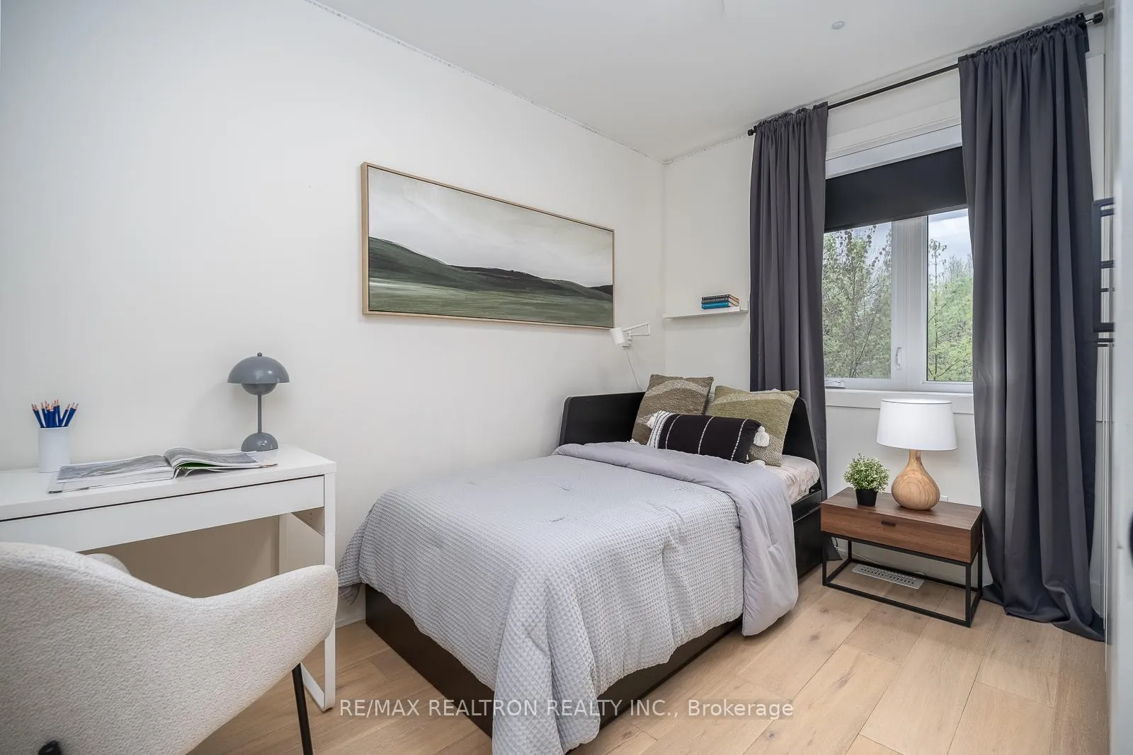 Photo 21 of 16 Peveril Hill N, Toronto, Humewood-Cedarvale — HOMEH