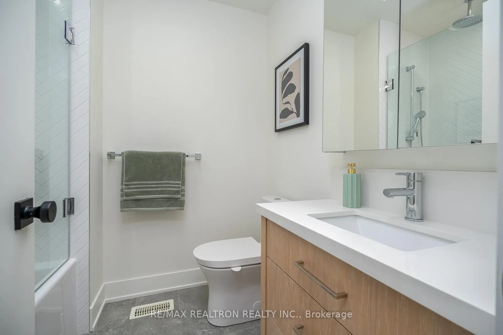 Photo 24 of 16 Peveril Hill N, Toronto, Humewood-Cedarvale — HOMEH