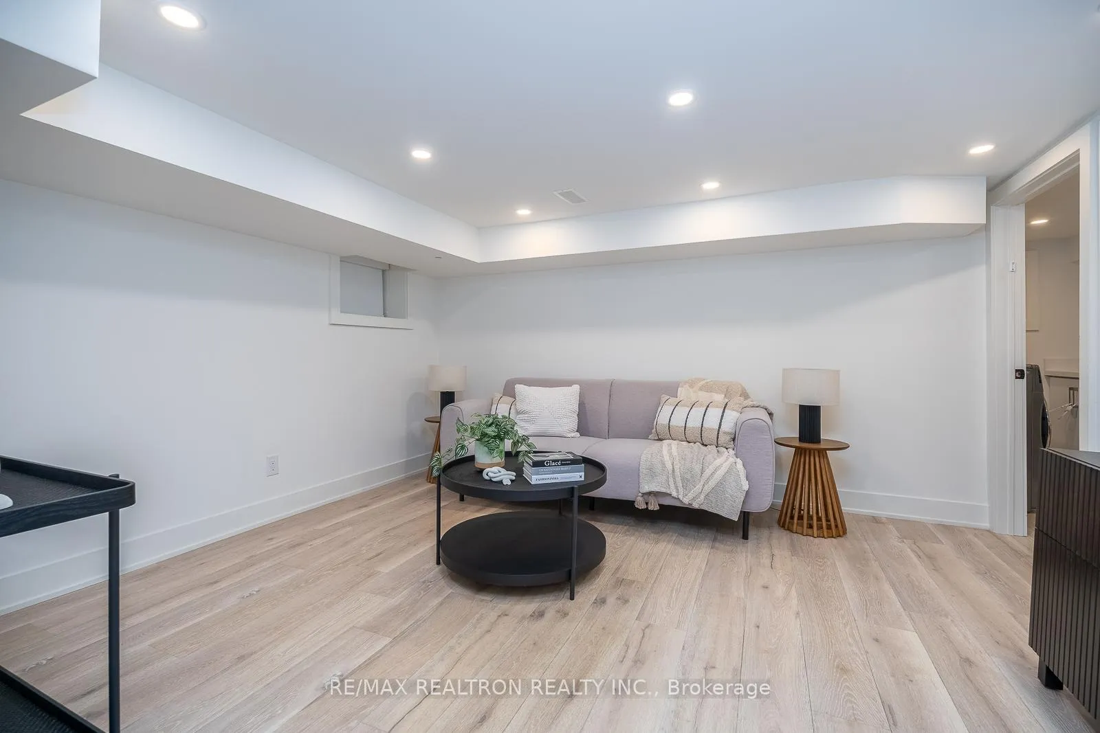 Photo 25 of 16 Peveril Hill N, Toronto, Humewood-Cedarvale — HOMEH