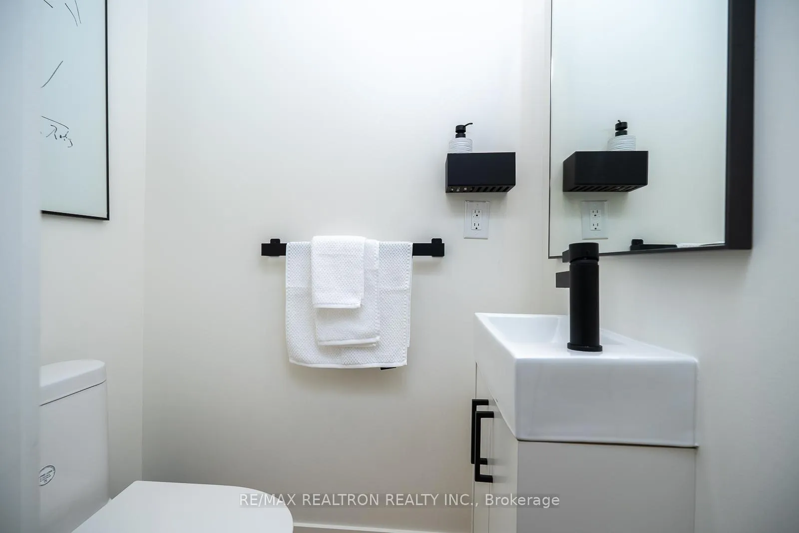 Photo 27 of 16 Peveril Hill N, Toronto, Humewood-Cedarvale — HOMEH