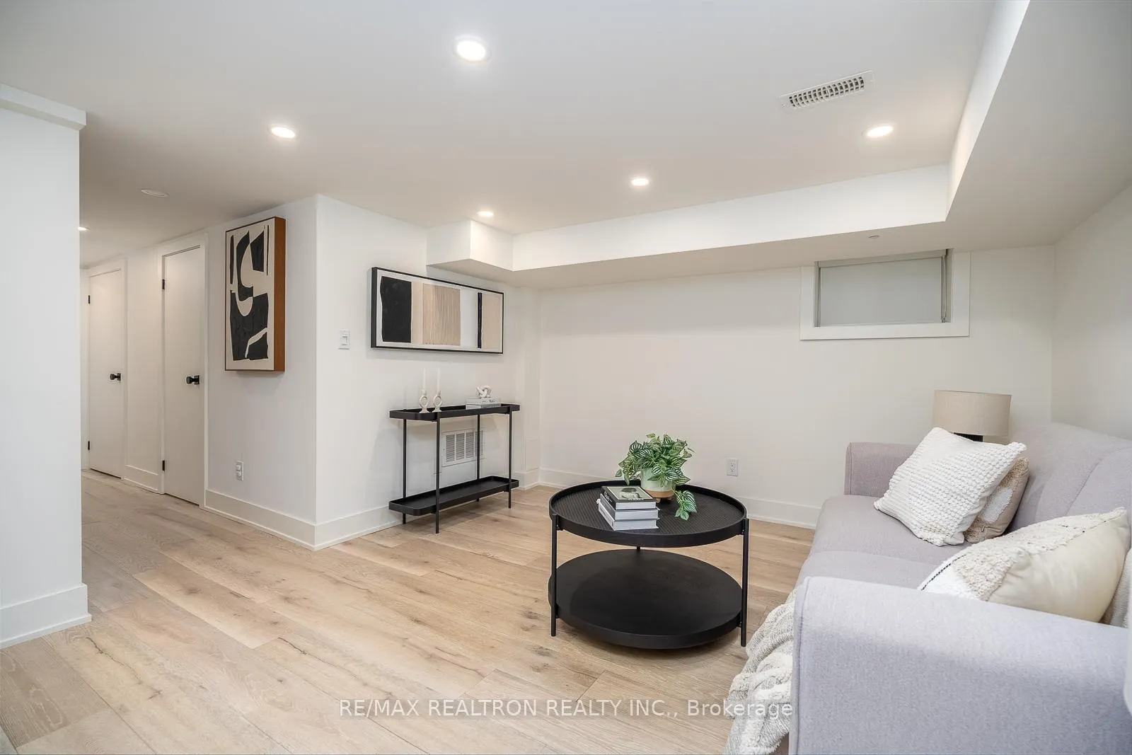 Photo 28 of 16 Peveril Hill N, Toronto, Humewood-Cedarvale — HOMEH