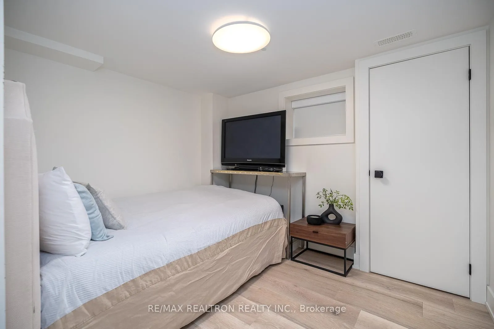 Photo 29 of 16 Peveril Hill N, Toronto, Humewood-Cedarvale — HOMEH