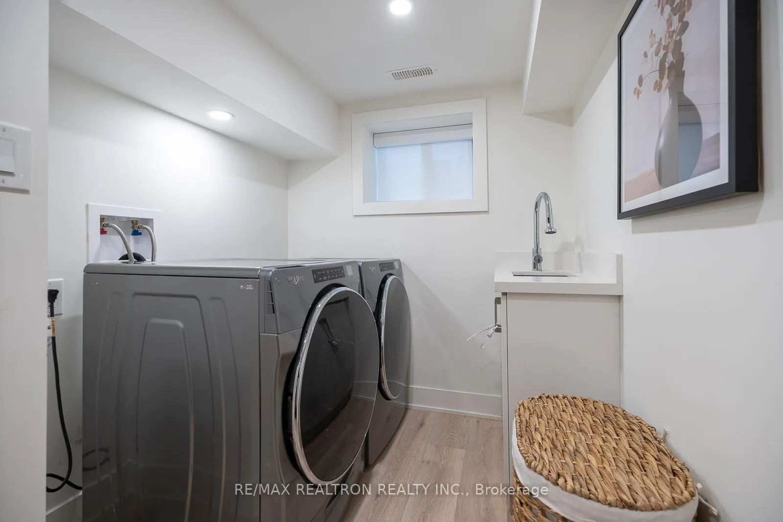Photo 33 of 16 Peveril Hill N, Toronto, Humewood-Cedarvale — HOMEH