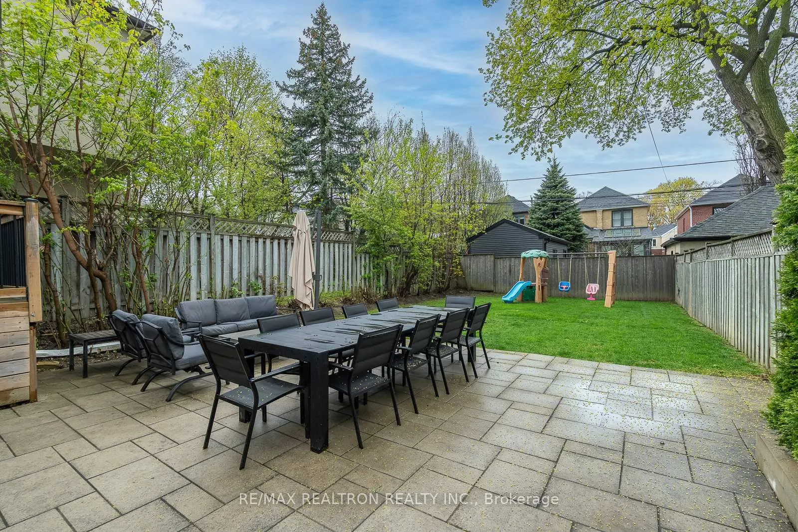 Photo 35 of 16 Peveril Hill N, Toronto, Humewood-Cedarvale — HOMEH