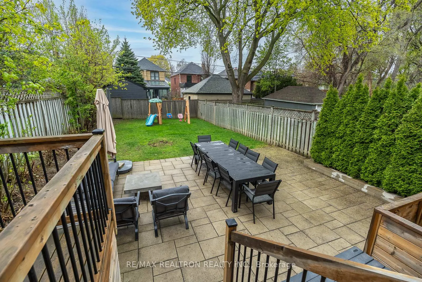 Photo 36 of 16 Peveril Hill N, Toronto, Humewood-Cedarvale — HOMEH