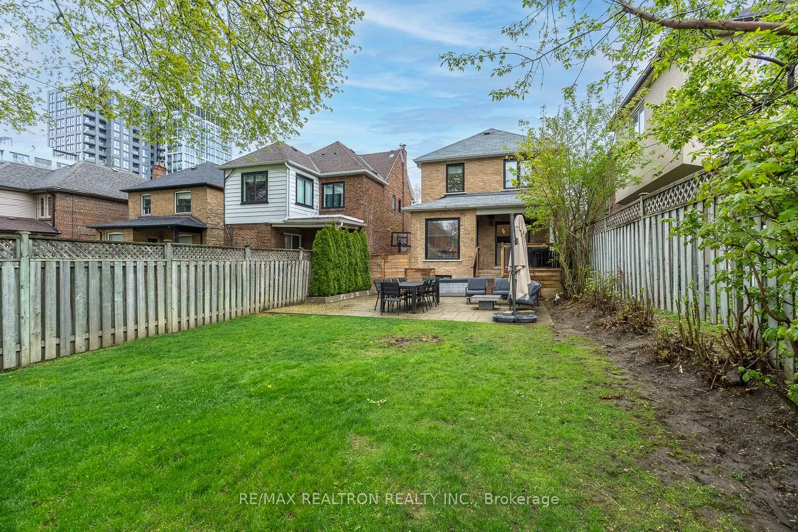 Photo 38 of 16 Peveril Hill N, Toronto, Humewood-Cedarvale — HOMEH