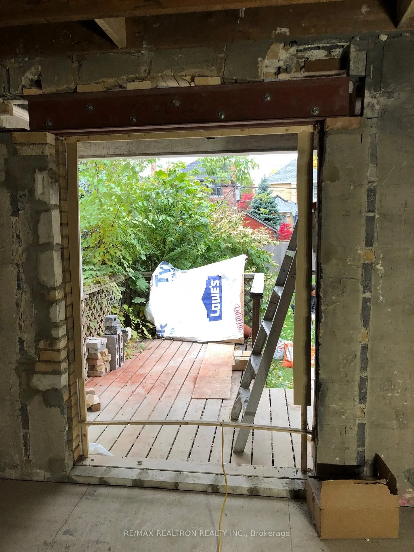 Photo 41 of 16 Peveril Hill N, Toronto, Humewood-Cedarvale — HOMEH
