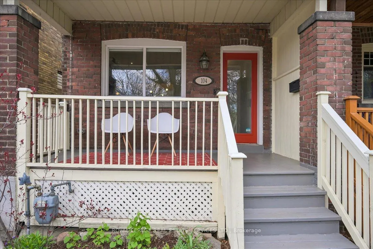 Photo 6 of 104 Oakcrest Avenue, Toronto, East End-Danforth — HOMEH