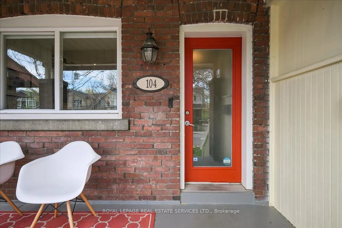 Photo 7 of 104 Oakcrest Avenue, Toronto, East End-Danforth — HOMEH