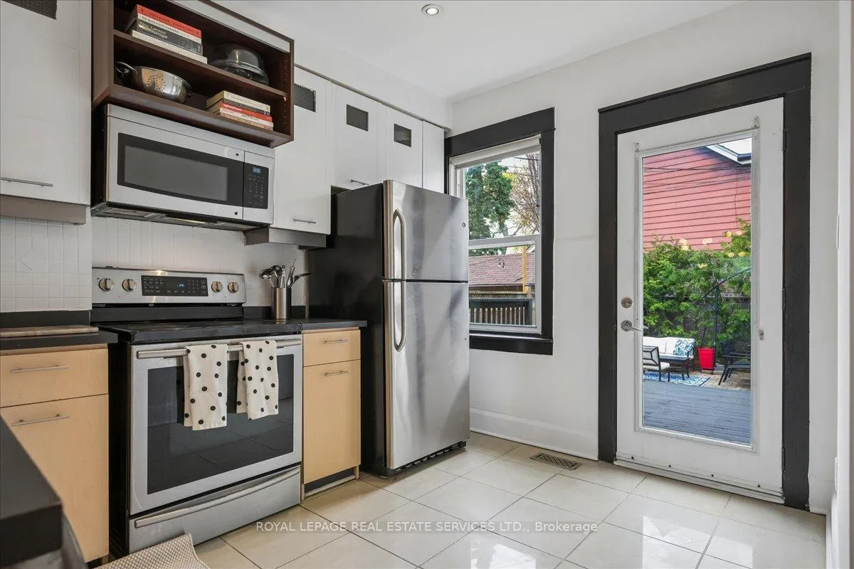 Photo 19 of 104 Oakcrest Avenue, Toronto, East End-Danforth — HOMEH