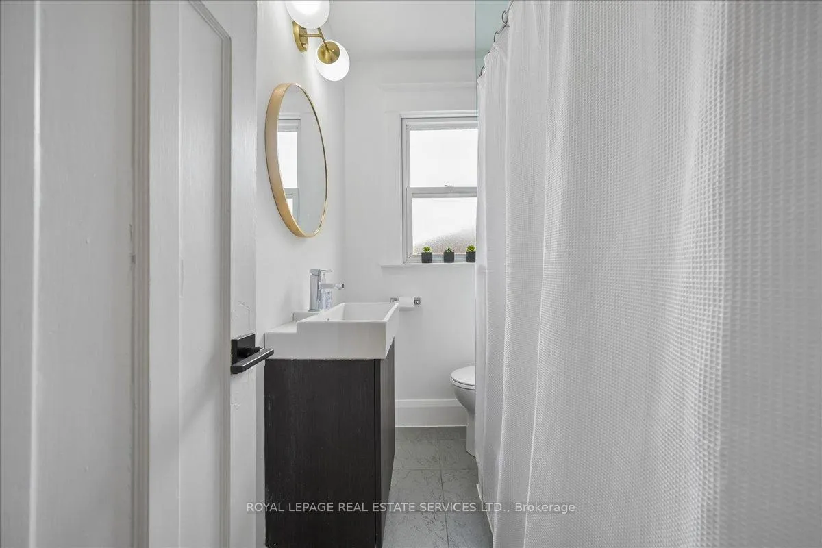 Photo 24 of 104 Oakcrest Avenue, Toronto, East End-Danforth — HOMEH