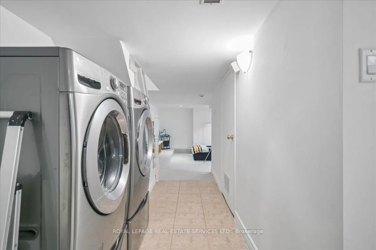 Photo 34 of 104 Oakcrest Avenue, Toronto, East End-Danforth — HOMEH