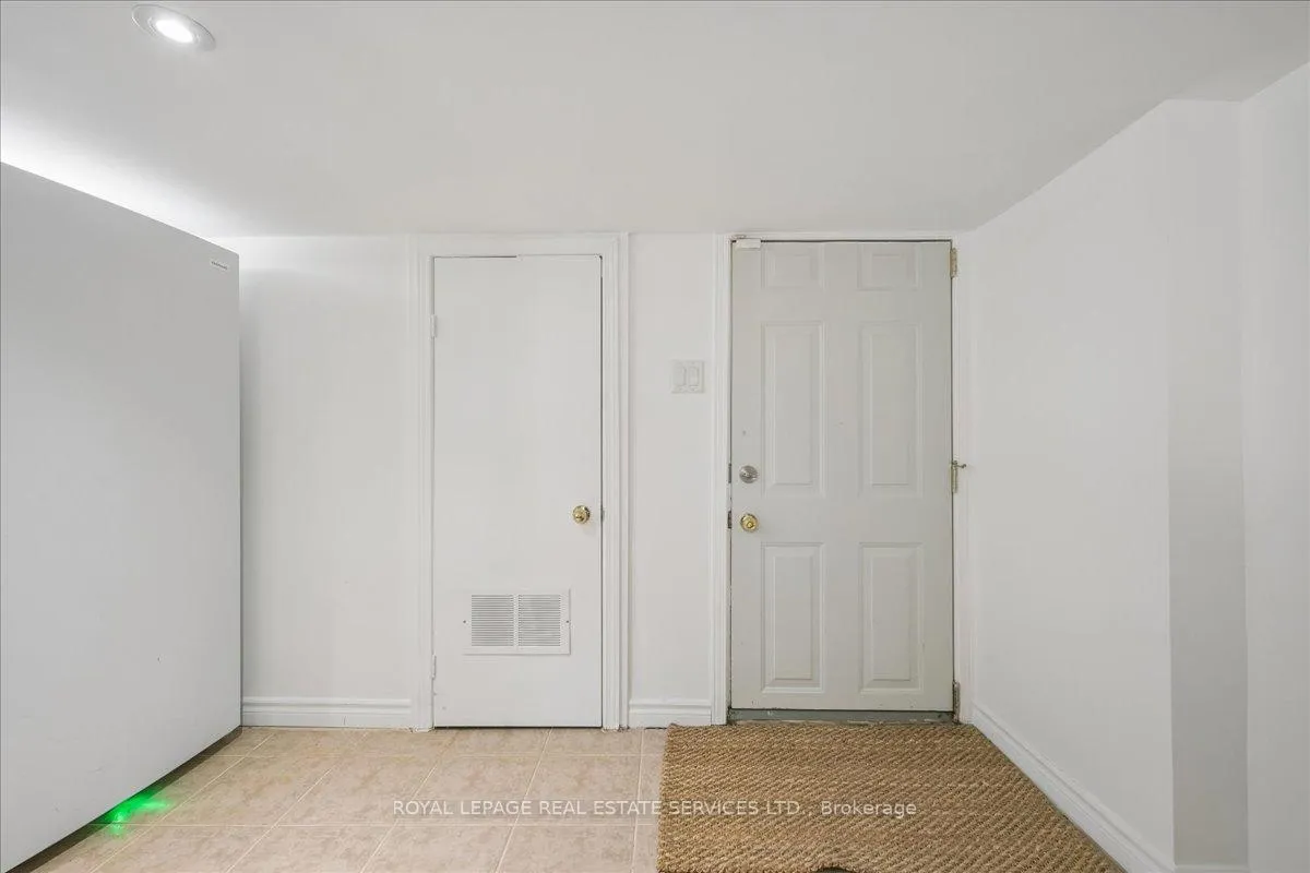 Photo 35 of 104 Oakcrest Avenue, Toronto, East End-Danforth — HOMEH