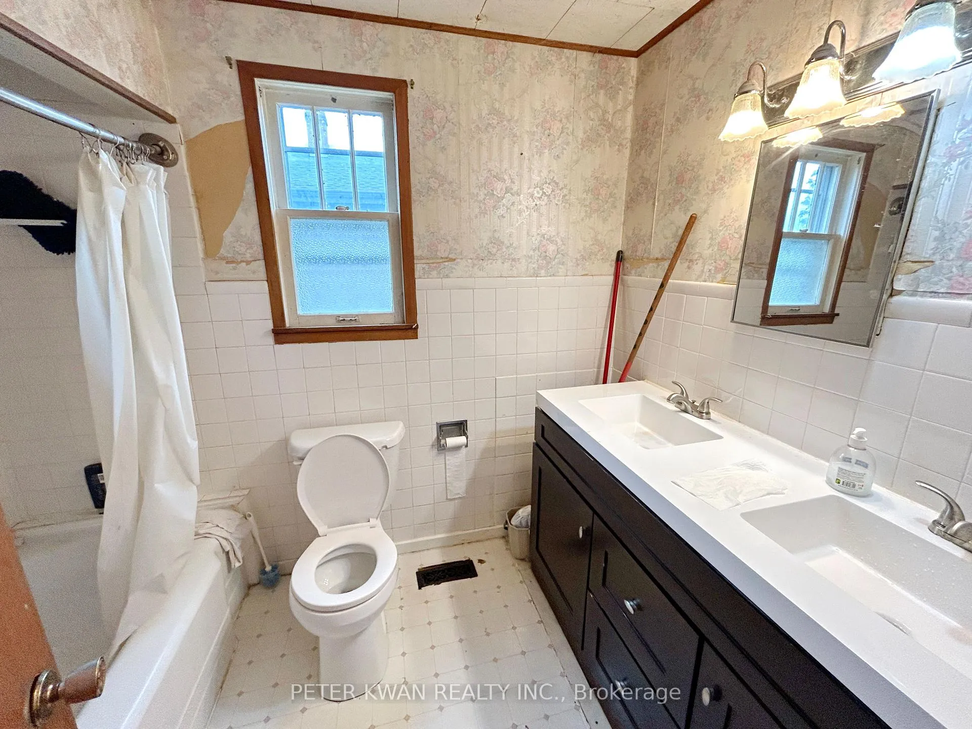 Photo 19 of 4977 John Street, Lincoln, Beamsville — HOMEH
