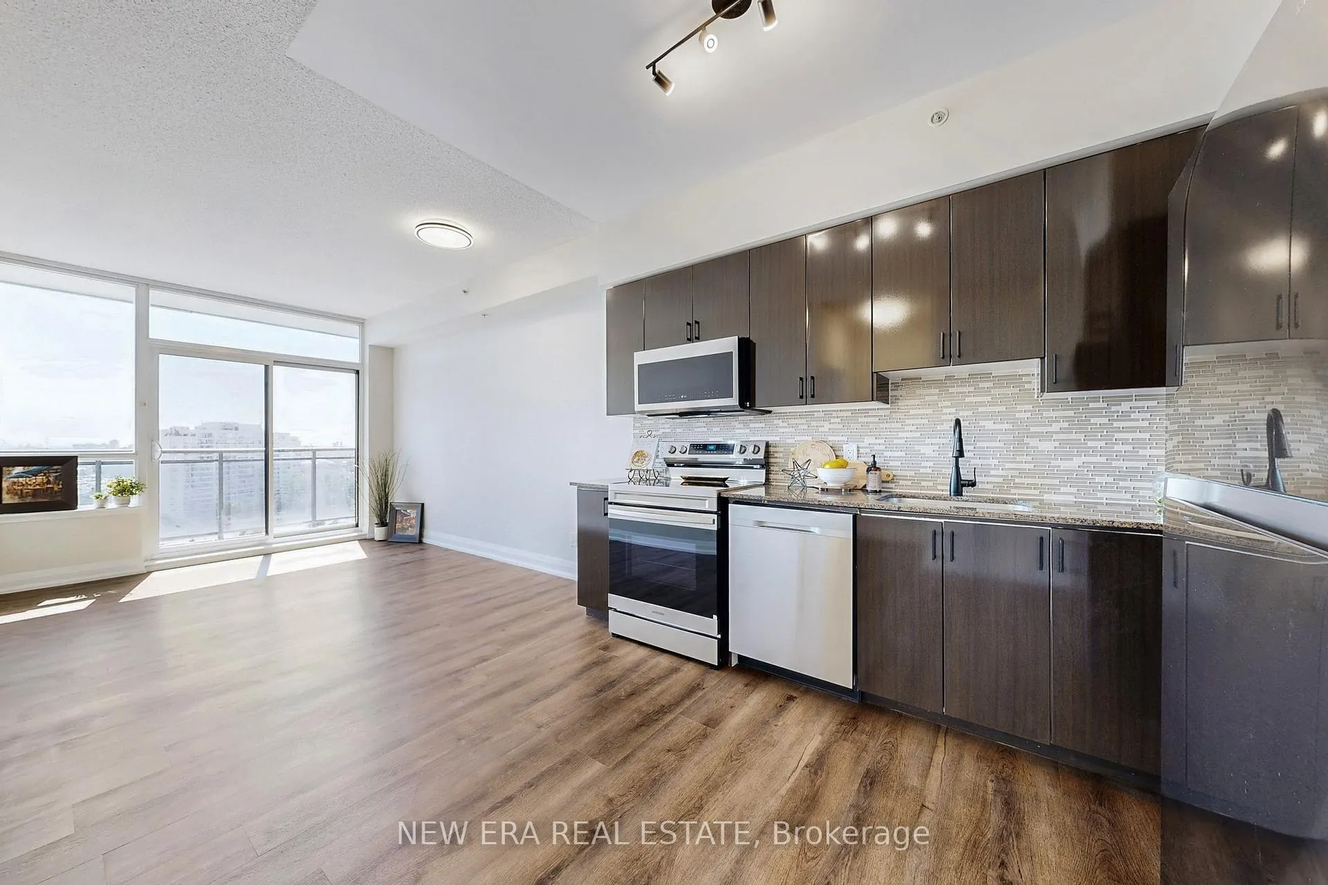 Photo 7 of Unit 1206, 75 North Park Road, Vaughan, Beverley Glen — HOMEH