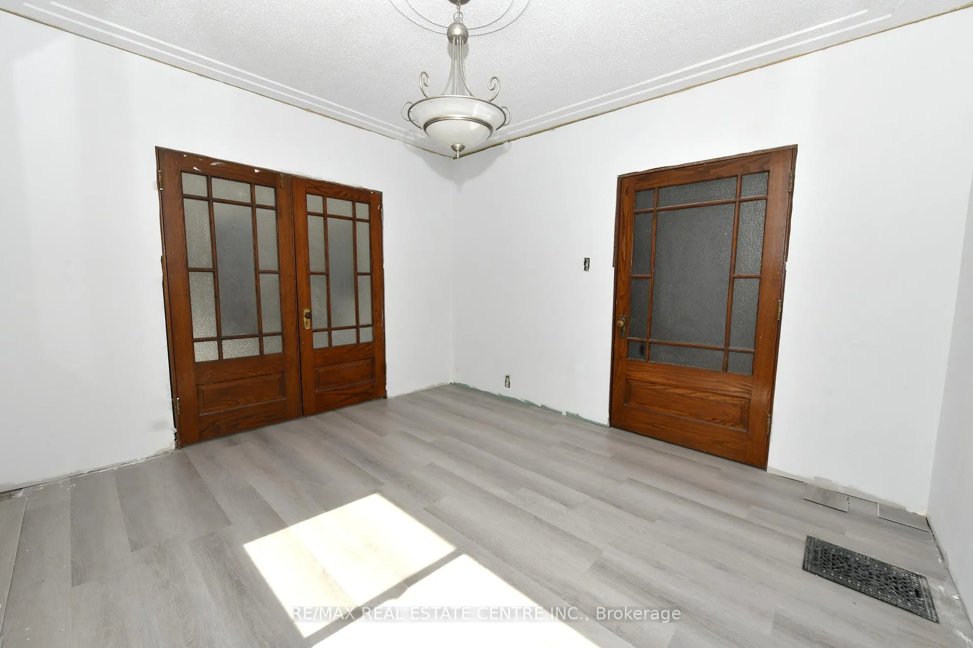 Photo 3 of 540 Wellington Avenue S, North Perth, Listowel — HOMEH