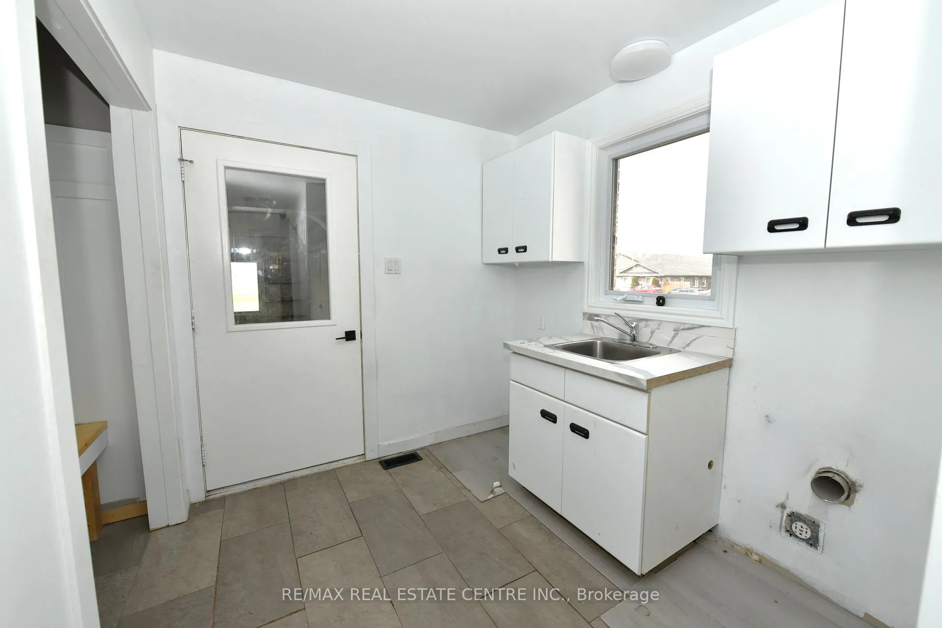 Photo 8 of 540 Wellington Avenue S, North Perth, Listowel — HOMEH