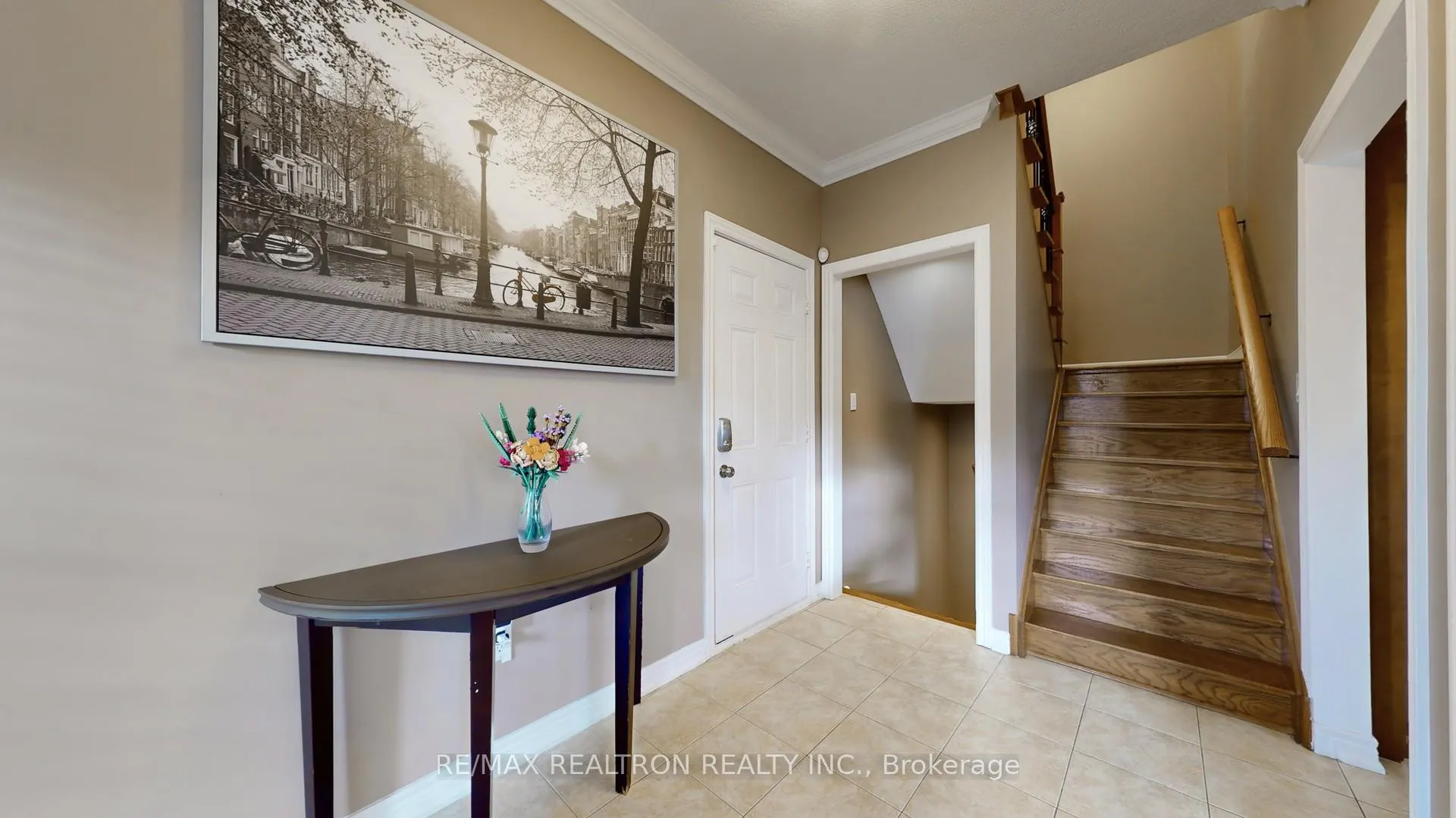 Photo 6 of 275 Peak Point Boulevard, Vaughan, Rural Vaughan — HOMEH