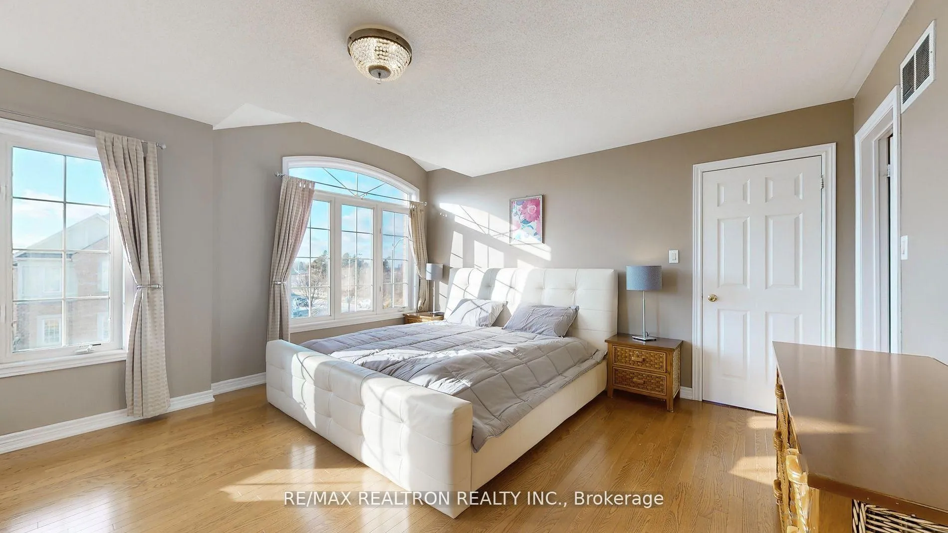 Photo 15 of 275 Peak Point Boulevard, Vaughan, Rural Vaughan — HOMEH
