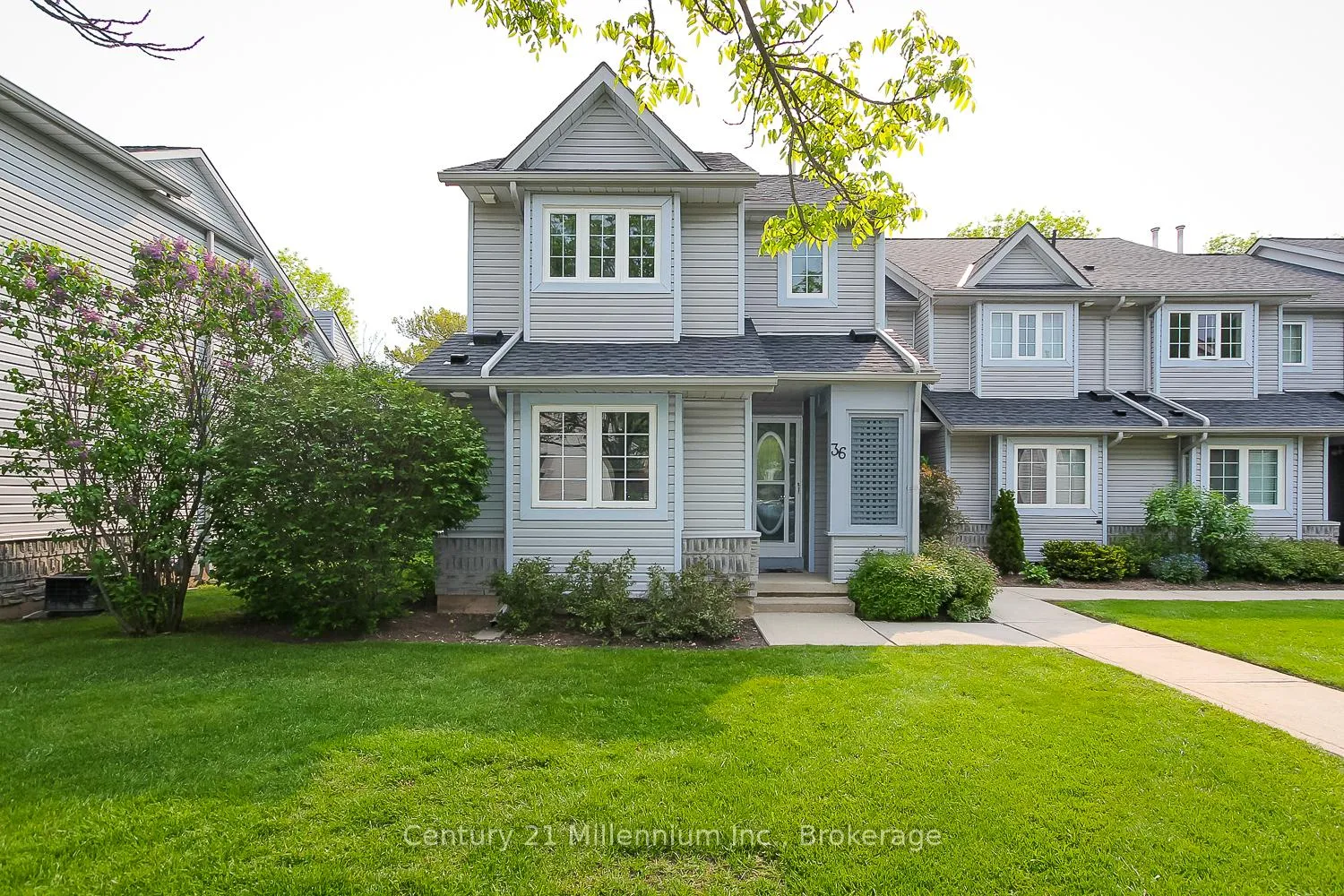 Front of Unit 36, 146 Settlers Way