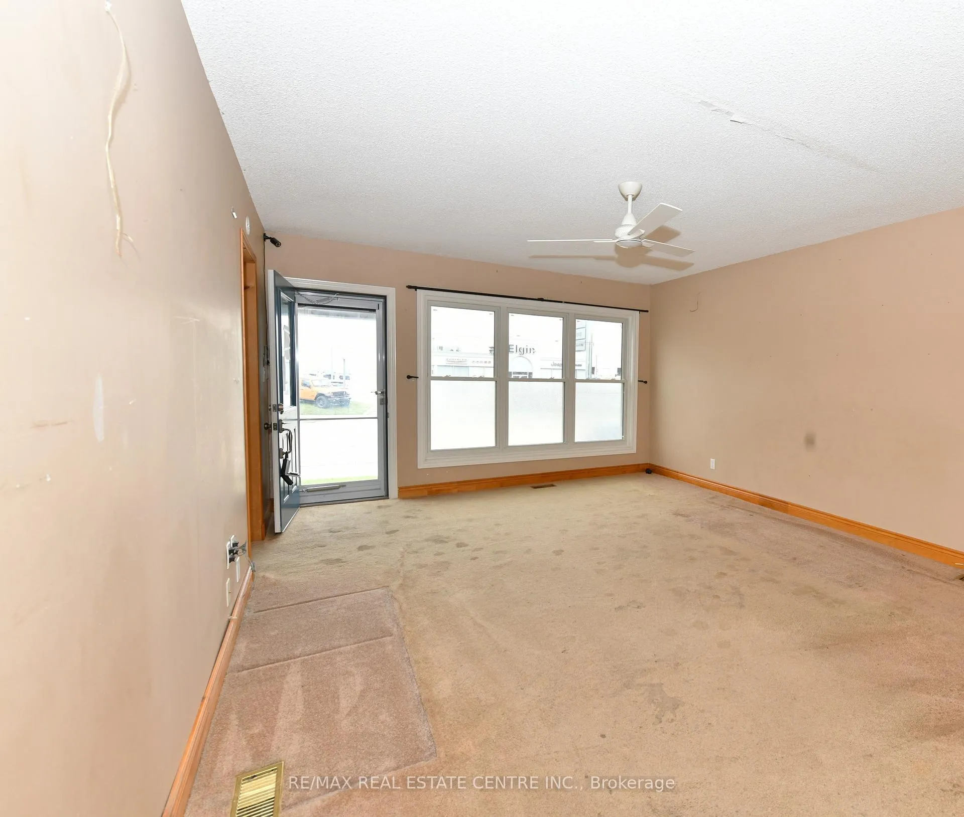Photo 3 of 274 Wellington Street, St. Thomas — HOMEH