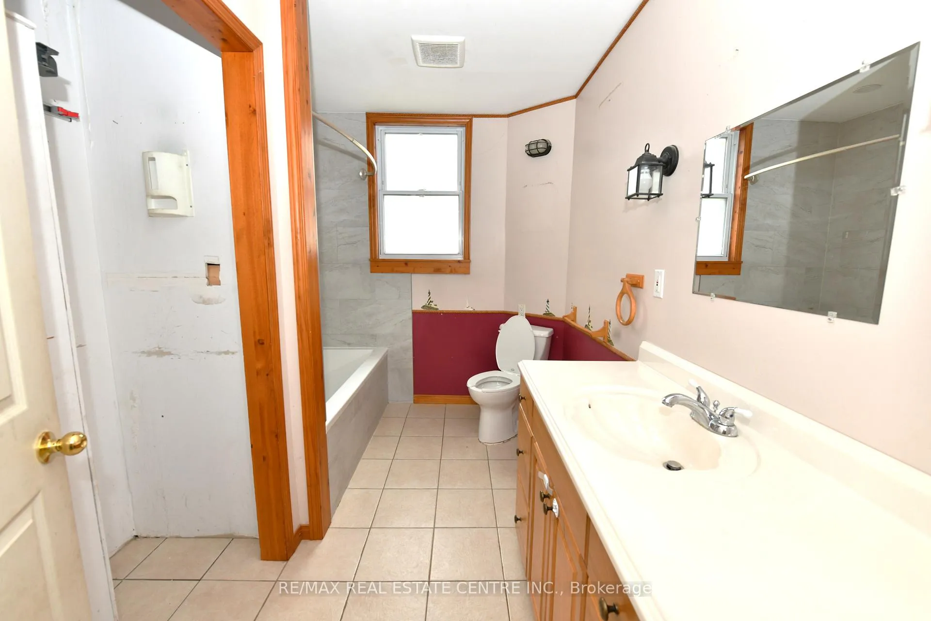 Photo 7 of 274 Wellington Street, St. Thomas — HOMEH
