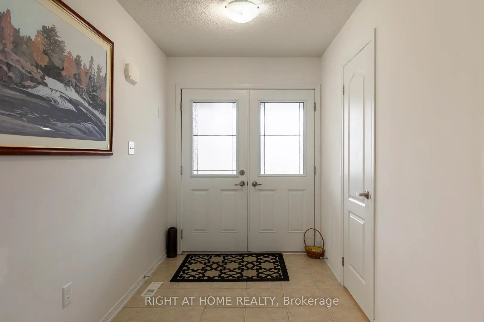 Photo 2 of 2110 galloway Street, Innisfil, Alcona — HOMEH
