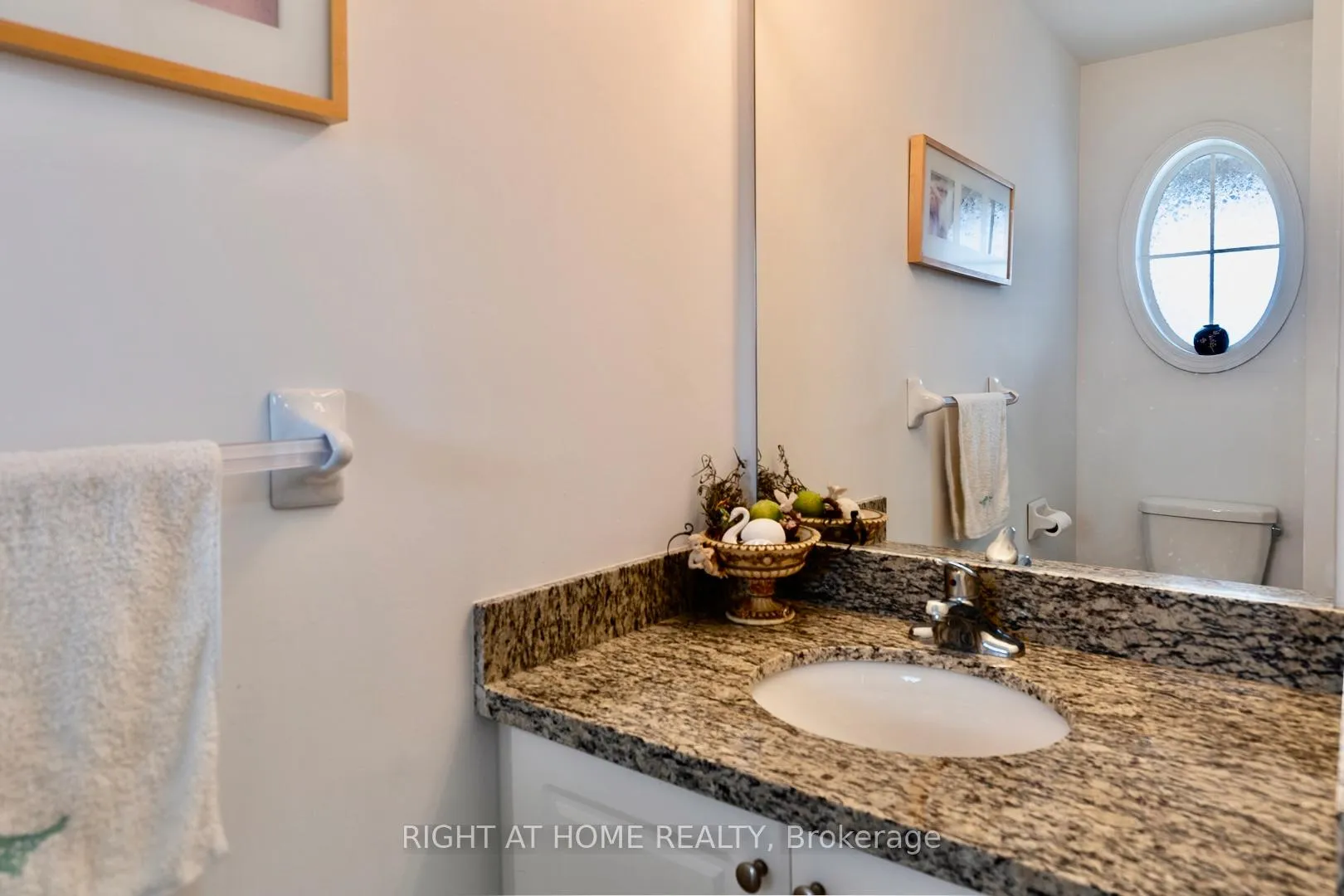 Photo 3 of 2110 galloway Street, Innisfil, Alcona — HOMEH