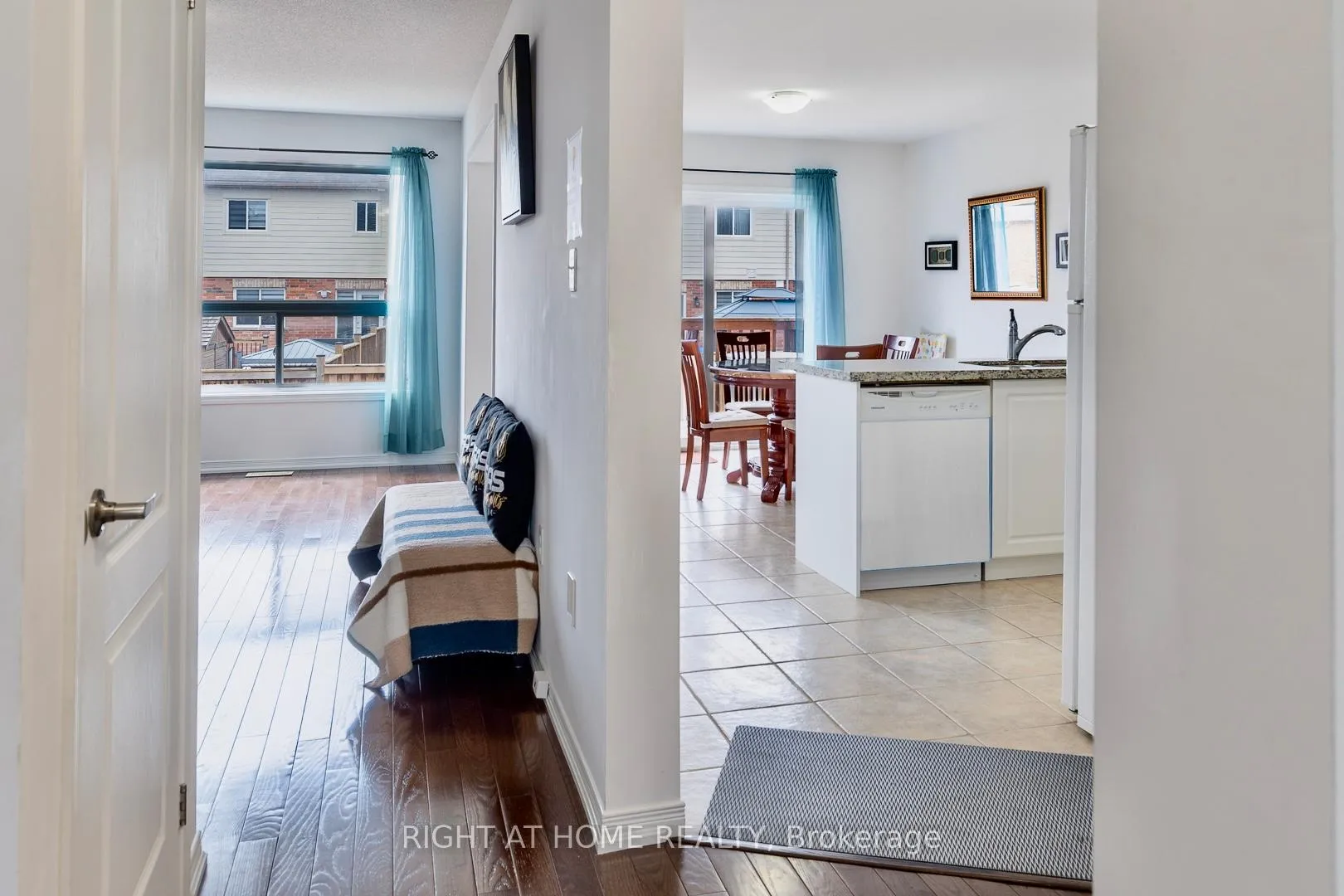 Photo 4 of 2110 galloway Street, Innisfil, Alcona — HOMEH