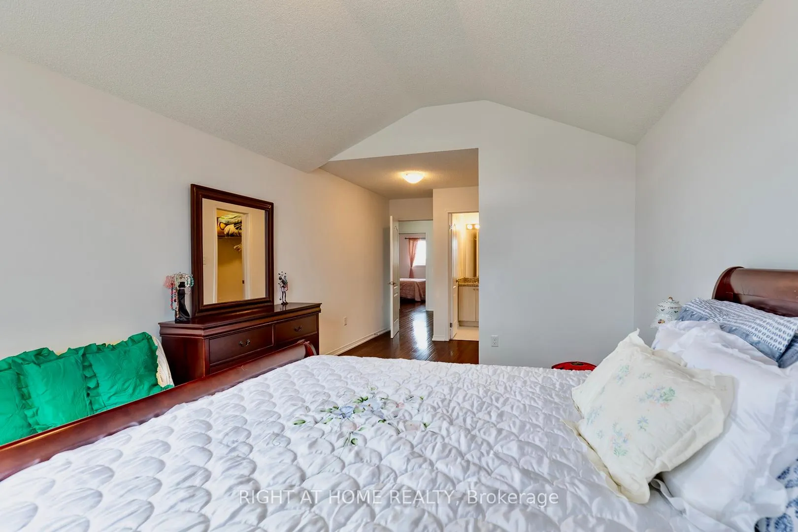 Photo 18 of 2110 galloway Street, Innisfil, Alcona — HOMEH