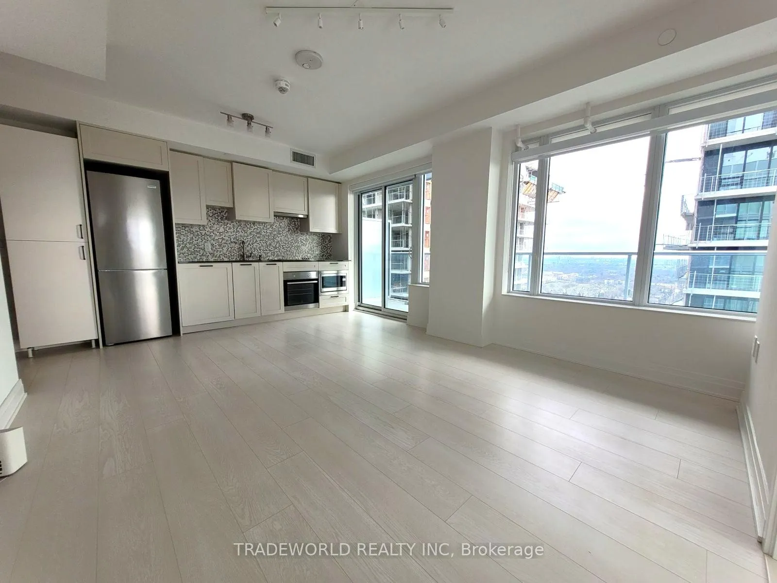Photo 3 of Unit 3604, 195 Redpath Avenue, Toronto, Mount Pleasant West — HOMEH