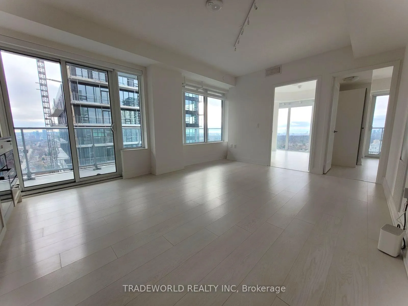 Photo 4 of Unit 3604, 195 Redpath Avenue, Toronto, Mount Pleasant West — HOMEH